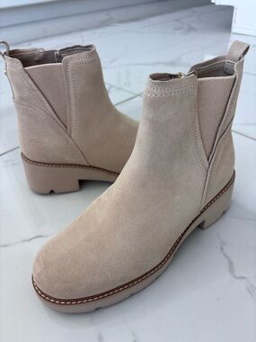 Naturalizer Darry Bootie Suede Leather Ankle Minimalist Gorpcore Neutral Size 8